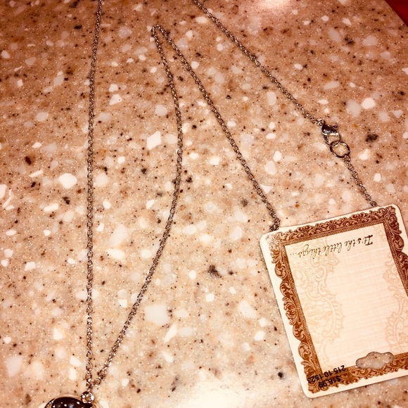 🆕 3-dimensional Silver Elephant Necklace - Picture 2 of 3